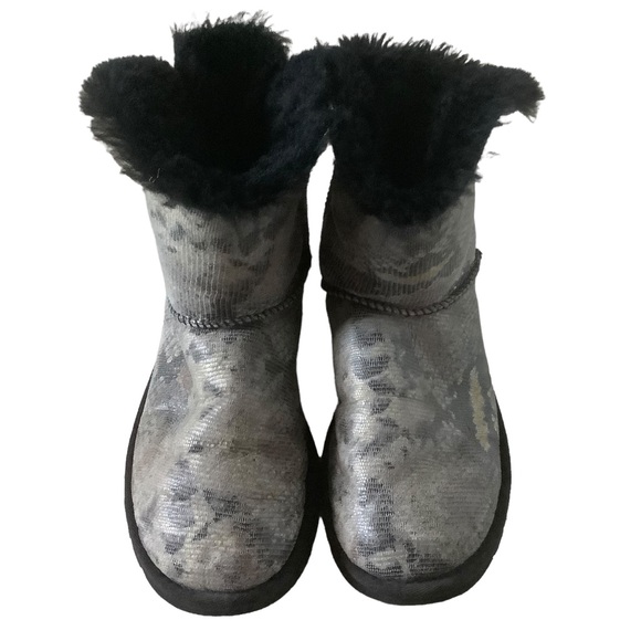 UGG women’s boots size 6 mini Bailey bow snake print sheepskin casual boots - Picture 7 of 12